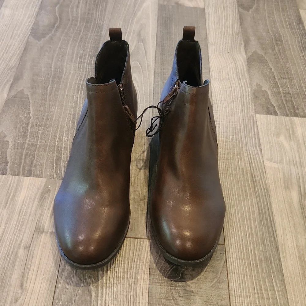 American Rag Cadee Ankle Bootie in‎ Brown Size 10